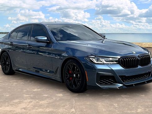 Used 2023 BMW 540i w/ M Sport Package RWD image 3