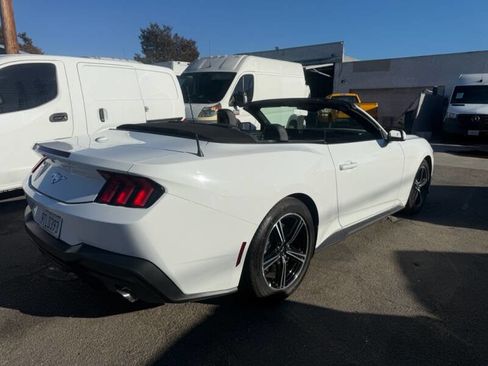 Used 2025 Ford Mustang Convertible image 5