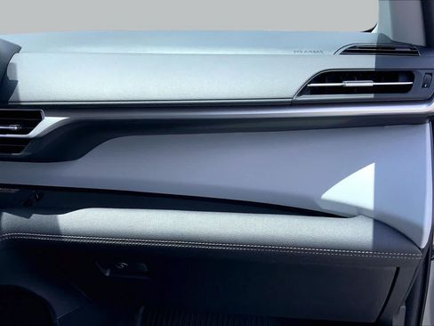 Certified 2026 Toyota Sienna XLE FWD image 18