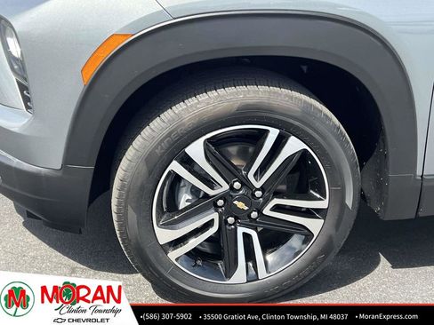 Certified 2024 Chevrolet TrailBlazer LT w/ LT Cold Weather Package AWD/4WD image 11