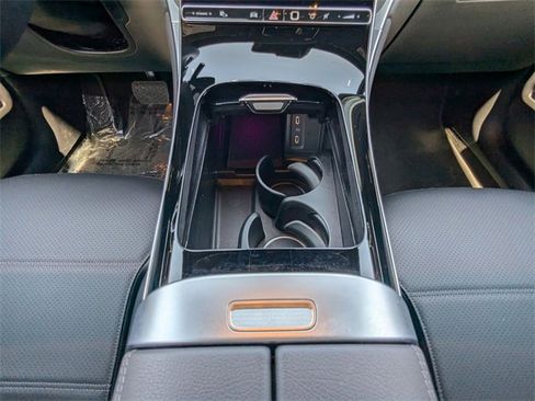 Used 2025 Mercedes-Benz GLC 300 image 20