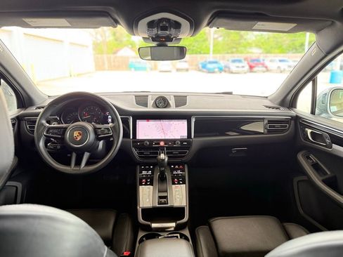 Used 2024 Porsche Macan image 16