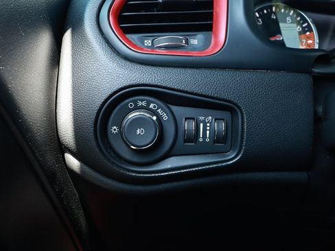 Certified 2023 Jeep Renegade Trailhawk AWD/4WD image 15