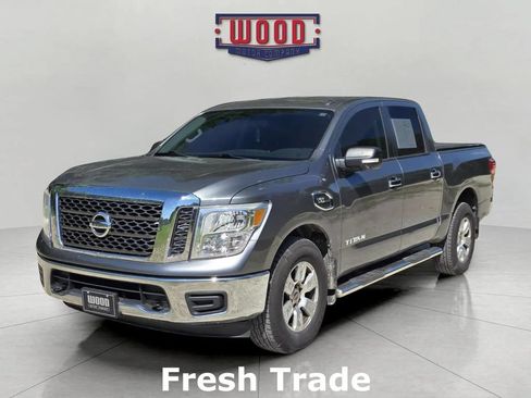 Used 2017 Nissan Titan SV AWD/4WD image 3