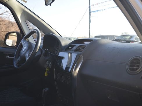 Used 2007 Suzuki SX4 AWD Hatchback image 9