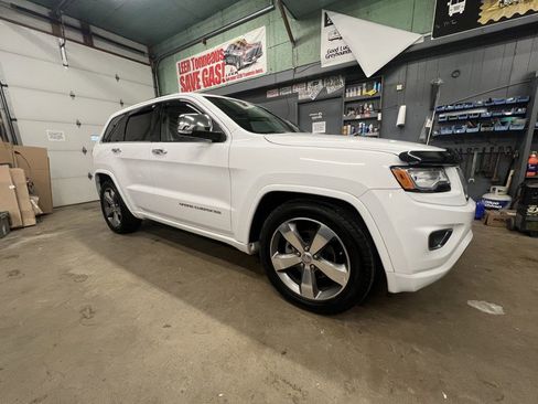 Used 2015 Jeep Grand Cherokee Overland image 2