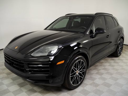 Certified 2024 Porsche Cayenne image 1