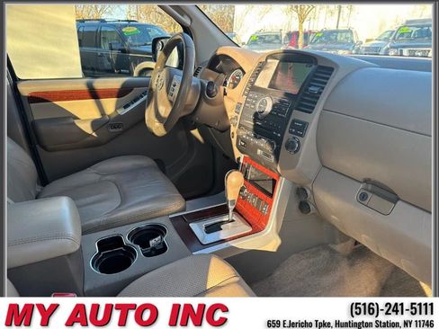 Used 2012 Nissan Pathfinder LE image 27