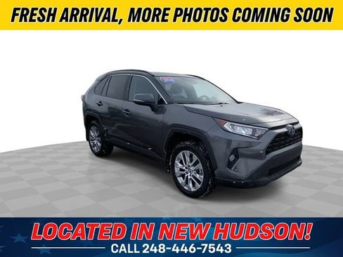 Used 2020 Toyota RAV4 XLE Premium image 4