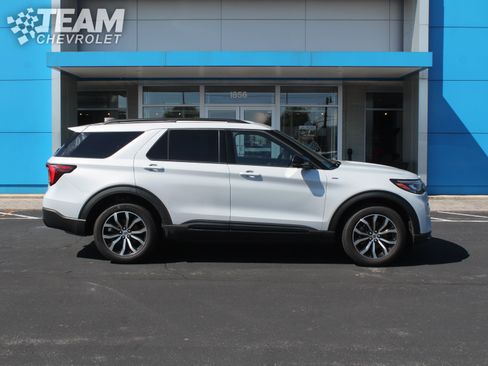 Used 2026 Ford Explorer ST-Line AWD/4WD image 3