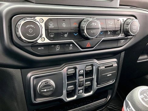 Used 2022 Jeep Gladiator Willys image 32