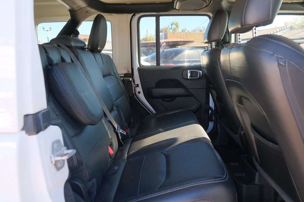 Used 2022 Jeep Wrangler Unlimited Sahara w/ Cold Weather Group AWD/4WD image 29