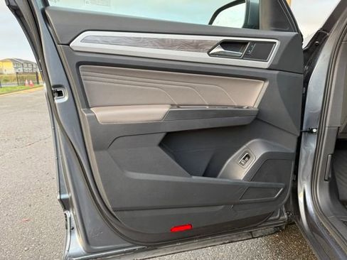 Used 2022 Volkswagen Atlas Cross Sport SE image 18