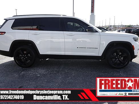 Used 2023 Jeep Grand Cherokee L Limited w/ Black Appearance Package AWD/4WD image 6