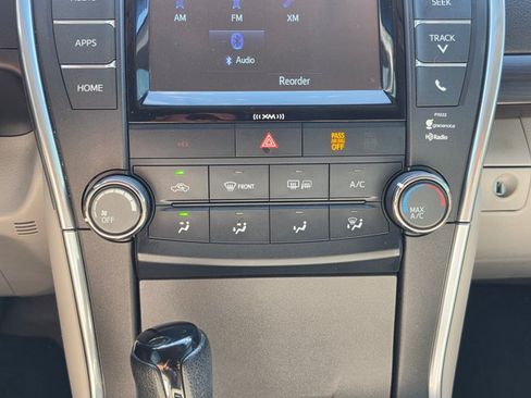 Used 2016 Toyota Camry LE FWD image 30