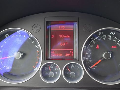 Used 2009 Volkswagen Jetta GLI FWD image 24