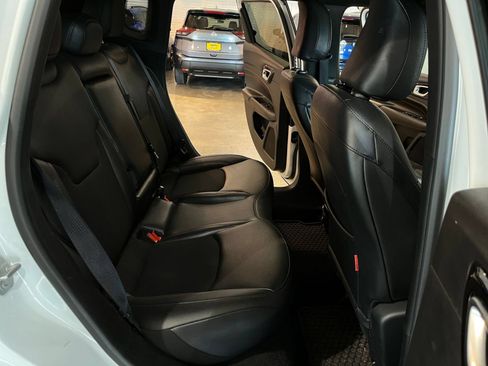 Used 2025 Jeep Compass Trailhawk AWD/4WD image 37