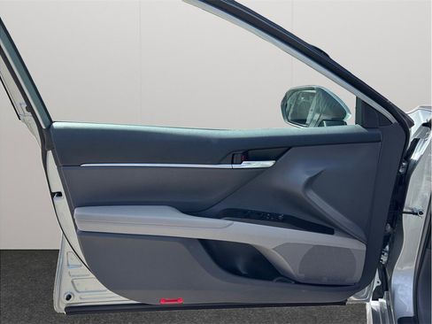 Used 2023 Toyota Camry SE image 19