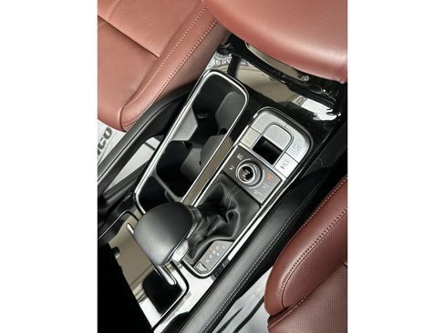 Used 2025 Kia Telluride SX w/ SX Captain's Chair Package AWD/4WD image 24
