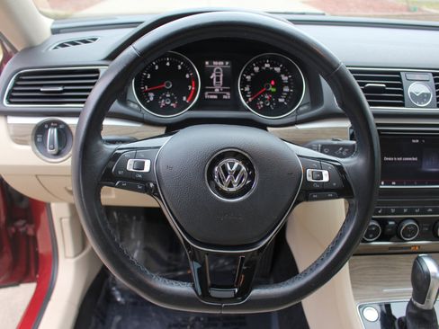 Used 2017 Volkswagen Passat 1.8T SE image 21