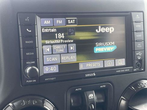 Used 2017 Jeep Wrangler Unlimited Sahara AWD/4WD image 15