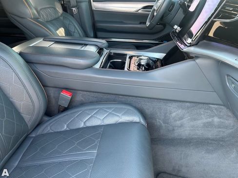 Certified 2022 Jeep Grand Wagoneer Series III w/ Flexible Seating Group AWD/4WD image 12