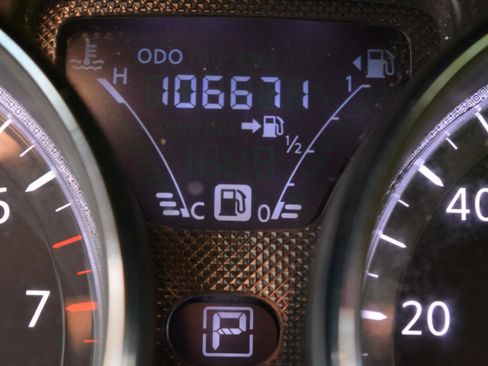 Used 2016 Nissan Versa SV image 22