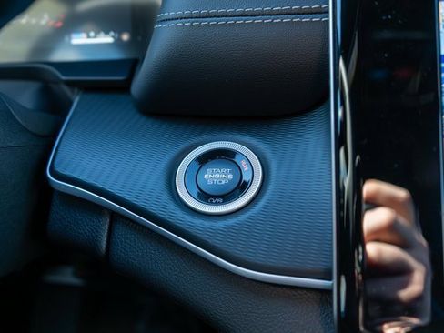 New 2025 Jeep Grand Cherokee Altitude image 23