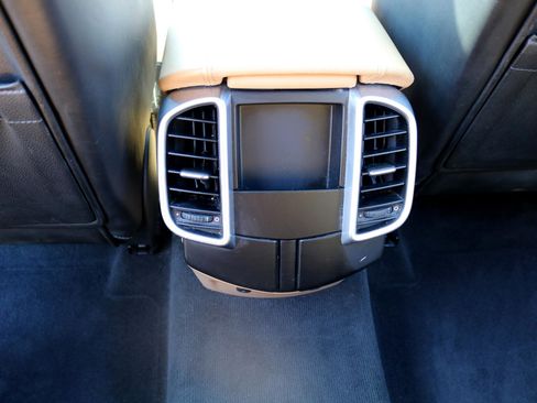 Used 2015 Porsche Cayenne S w/ Premium Package image 40