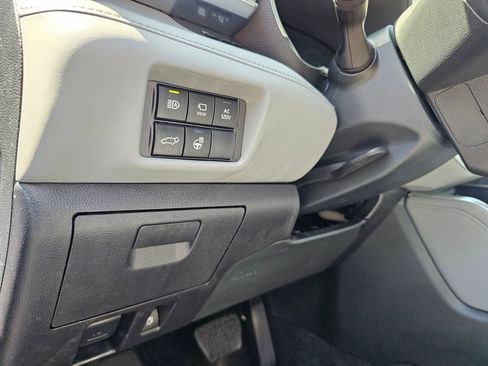 Used 2023 Toyota Highlander Platinum AWD/4WD image 21
