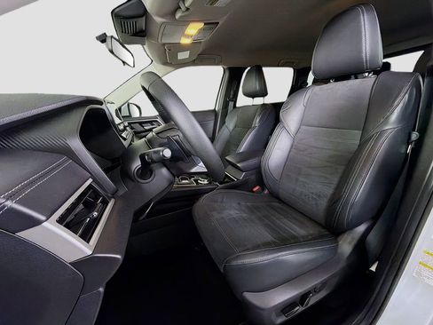 Used 2023 Mitsubishi Outlander SE FWD image 13