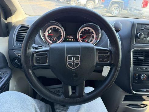 Used 2015 Dodge Grand Caravan American Value Package FWD image 16