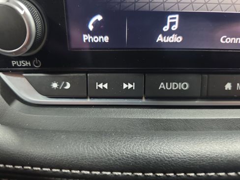 Used 2023 Nissan Rogue S image 32