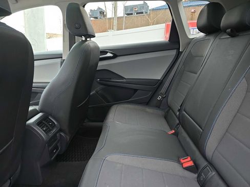 Used 2024 Volkswagen Taos SE image 14