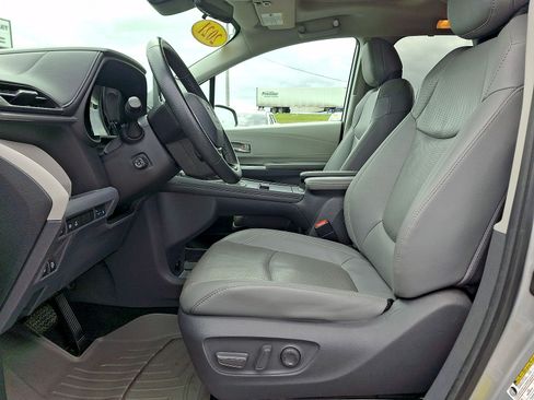 Used 2021 Toyota Sienna Limited AWD/4WD image 11