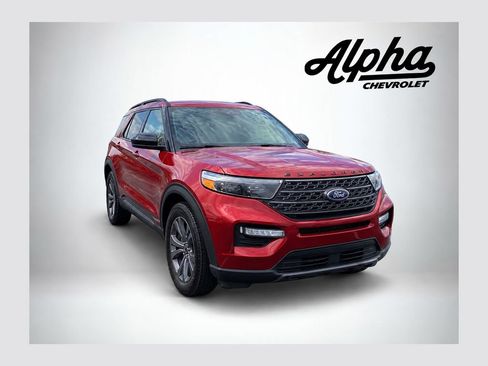 Used 2022 Ford Explorer XLT w/ Equipment Group 202A RWD image 1