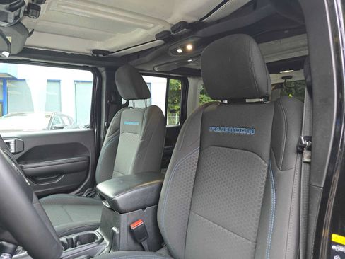 Used 2024 Jeep Wrangler Unlimited Rubicon 4xe AWD/4WD image 22