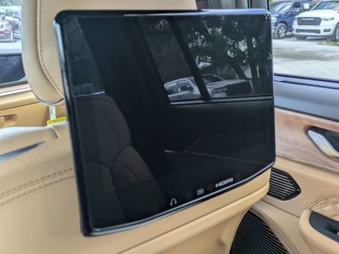 New 2026 Jeep Grand Cherokee L Summit w/ Obsidian Package AWD/4WD image 17