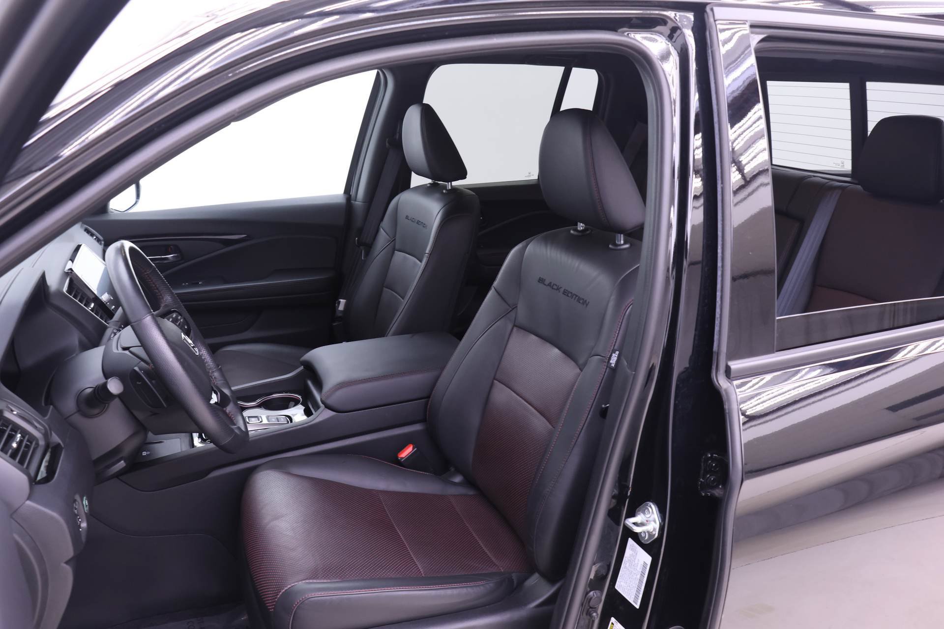 Certified 2025 Honda Ridgeline Black Edition image 3