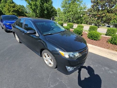 Used 2014 Toyota Camry SE FWD image 8