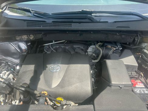 Used 2017 Toyota Highlander LE w/ Carpet Mat Package AWD/4WD image 22