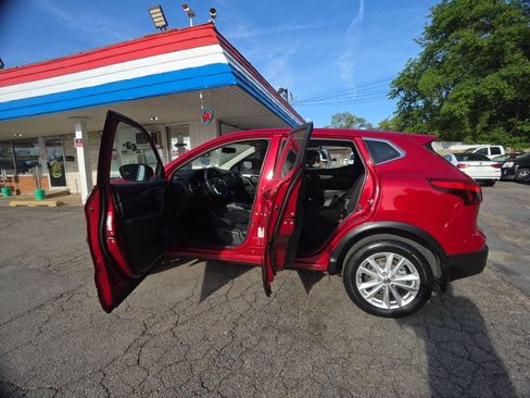 Used 2018 Nissan Rogue Sport S w/ S Appearance Package AWD/4WD image 12