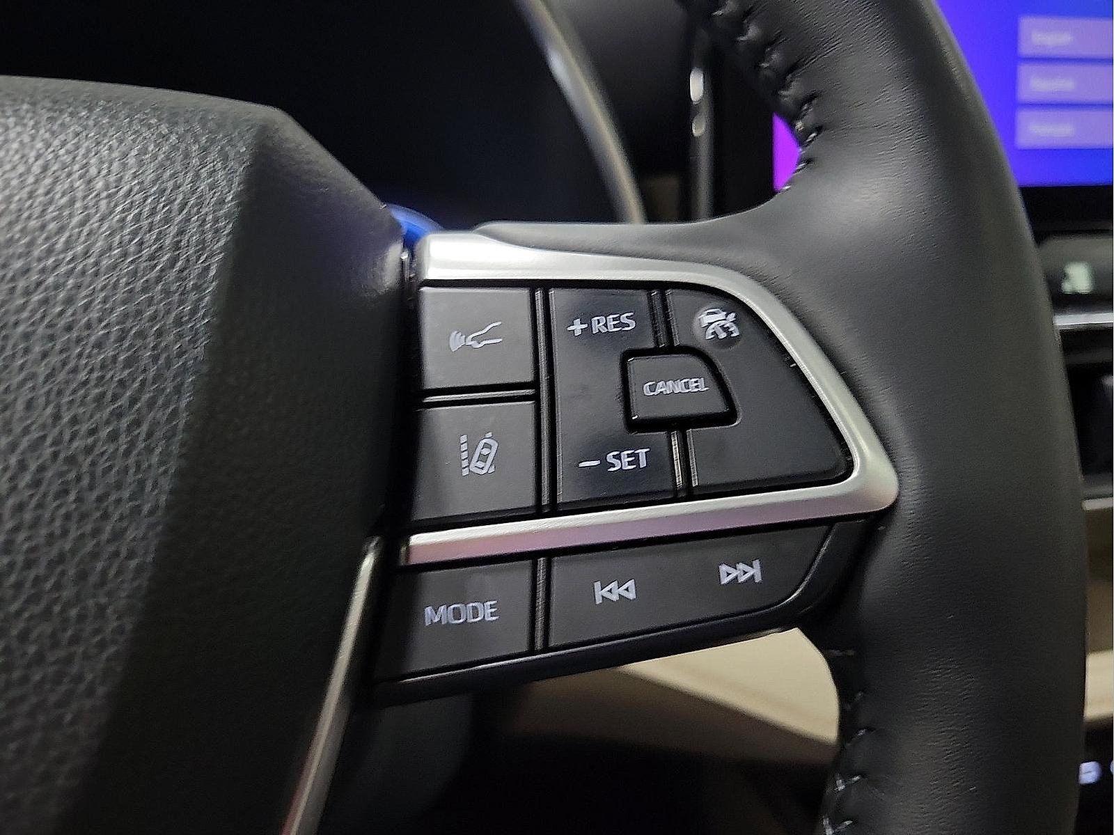 Used 2023 Toyota Highlander Limited AWD/4WD image 17