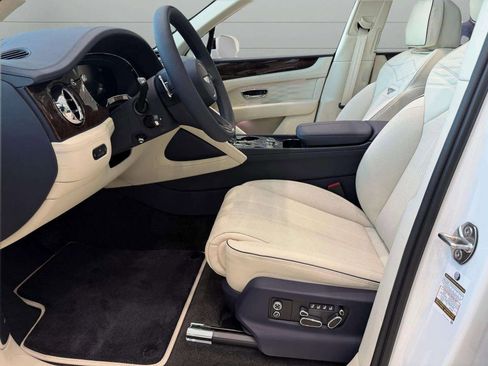 New 2025 Bentley Bentayga V8 image 28