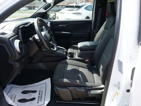 Used 2023 Chevrolet Colorado LT AWD/4WD image 2