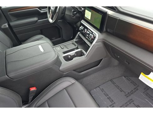 New 2026 GMC Sierra 2500 Denali w/ Technology Package AWD/4WD image 15