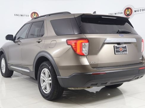 Used 2021 Ford Explorer XLT image 4