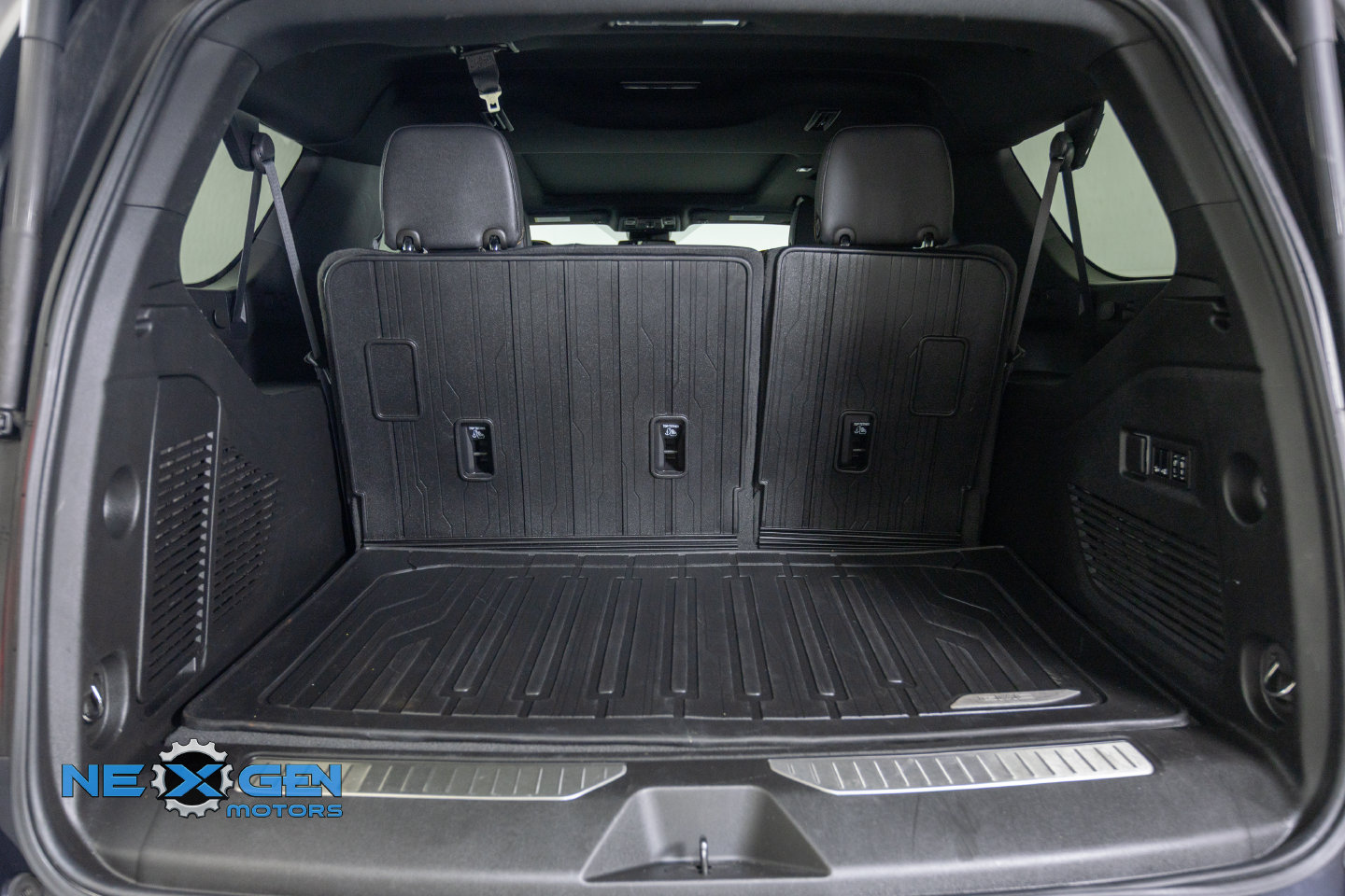Used 2023 GMC Yukon XL AT4 w/ AT4 Premium Package AWD/4WD image 37