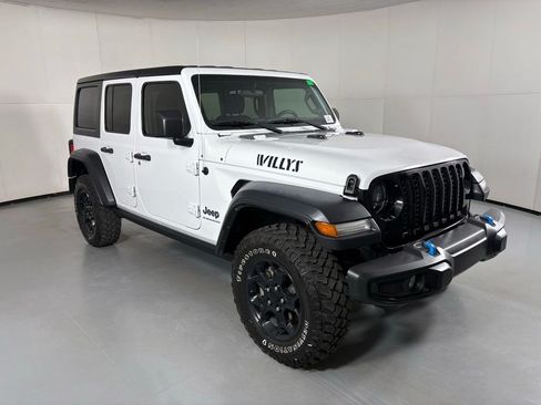 Used 2023 Jeep Wrangler Unlimited w/ Cold Weather Group AWD/4WD image 2