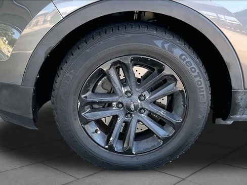 Used 2014 Ford Explorer XLT w/ Equipment Group 202A FWD image 10